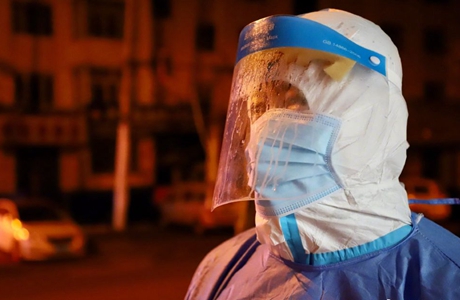 致敬！#寒冬中堅守的蒙面英雄#