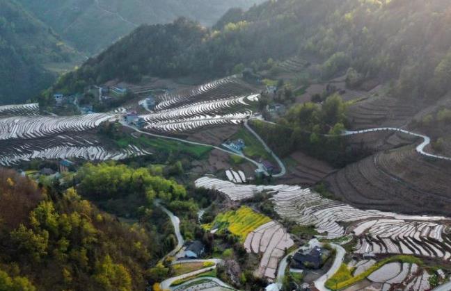 陕西岚皋：水润古梯田