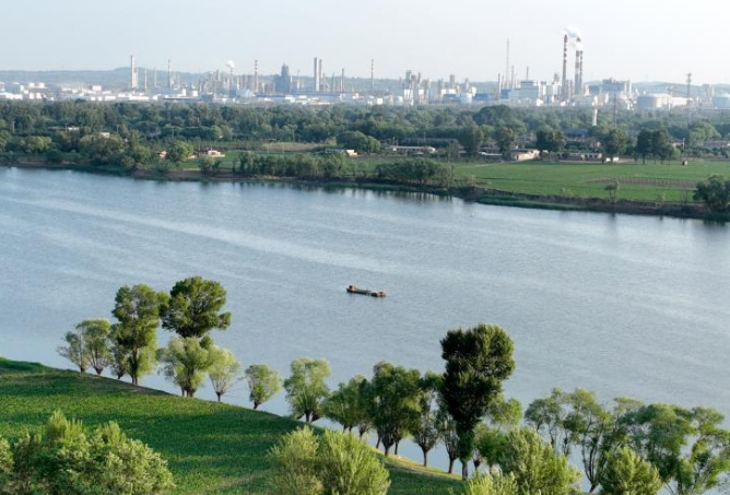 陕西靖边：芦河湿地水清景美