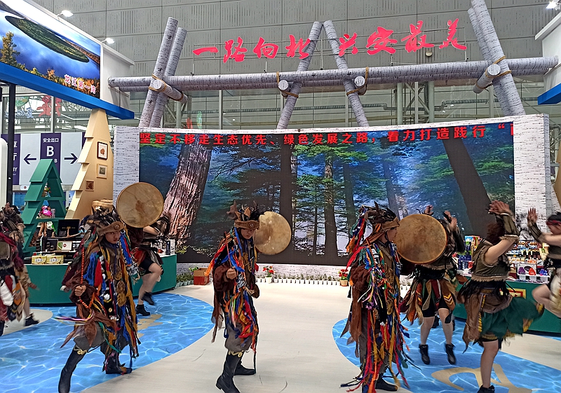 大兴安岭地区参展产品在哈洽会上大放异彩