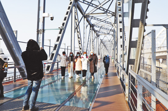 冰雪旅遊火 打卡網紅橋